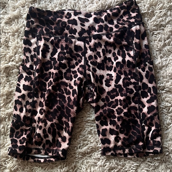 Leopard Print Women's Biker Shorts w/ pockets - Picture 1 of 1